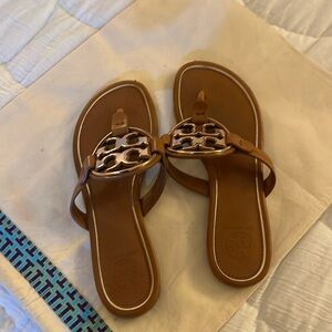 MILLER SOFT METAL LOGO SANDAL